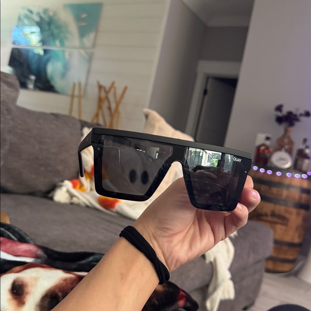 🆕 QUAY Australia | Unisex "HINDSIGHT" Smoked Len Sunglasses!! With case